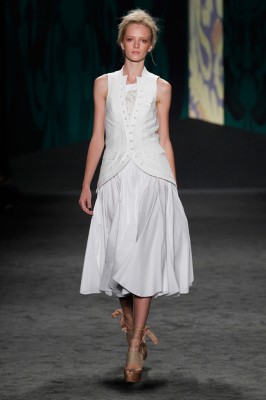 Look 2: White cotton canvas cropped choli jacket with soutache embroidered back over white cotton eyelet tank with back vent detail with white cotton parasol skirt | Photography: Dan Lecca